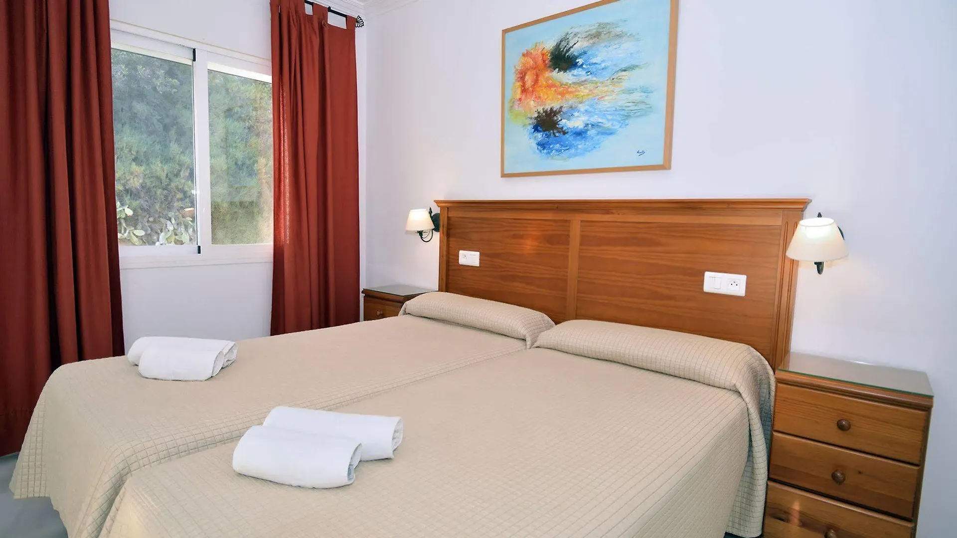 Apartamentos Hc Burriana Playa Nerja